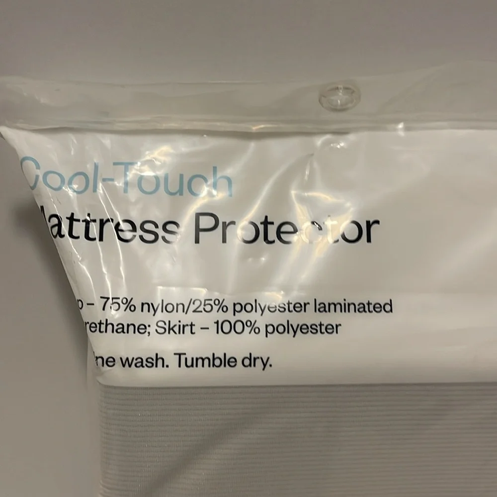 Room Essentials Cool Touch Queen Mattress Protector Waterproof Nylon/Polyester